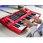 AKAI Professional - MPC KEY 37 Keyboard GrooveBox