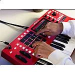 AKAI Professional - MPC KEY 37 Keyboard GrooveBox